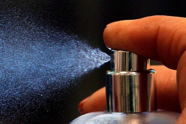 Geldstrafe für 23-Jährige wegen Parfümklaus mit Geheimfach-Tasche