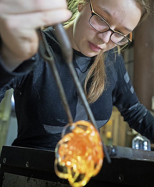 Glasmacherin: Bei der Berufsausbildung schneidet das Land gut ab.  | Foto: Patrick Pleul