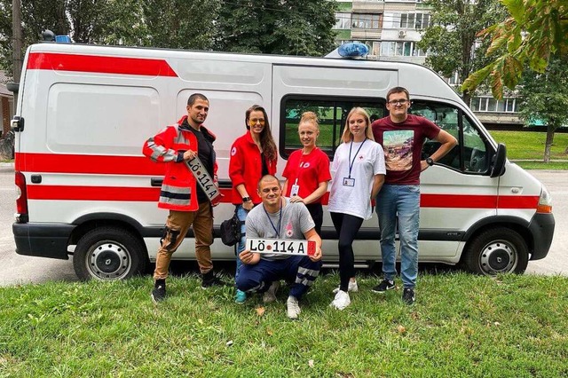 Oleksandr Florinsky und sein Team mit dem Wagen aus Lrrach  | Foto: Stadt Lrrach