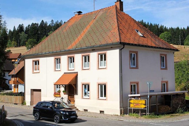 Soll verkauft werden: das Pfarrhaus Bubenbach.  | Foto: Gert Brichta
