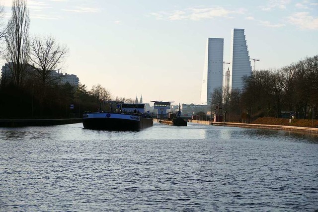 Ein Schiff auf dem Rhein in Basel.  | Foto: Victoria Langelott