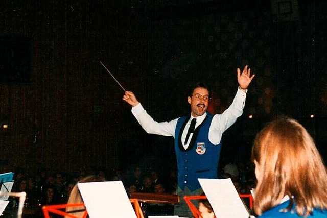 Als Dirigent leitete Roland Br  beim ... Orchester der Kenzinger Stadtkapelle.  | Foto: Privat