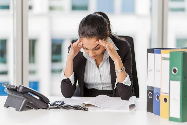 10 Punkte, durch die Sie Migräne im Job loswerden