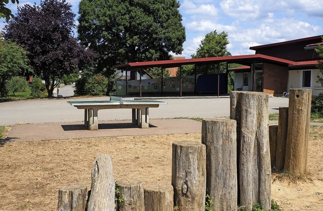 Der Hof der Grundschule Tannenkirch erhlt zwei Spielbereiche.   | Foto: Herbert Frey
