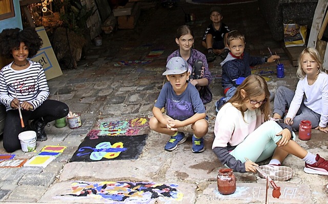 Stolz prsentieren die Kinder ihre Werke.   | Foto: Christiane Franz