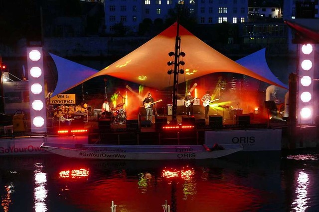 Musikfestival auf der  Kleinbasler Sei... Basler Kulturflo vor Anker gegangen.  | Foto: Leon Ziegler