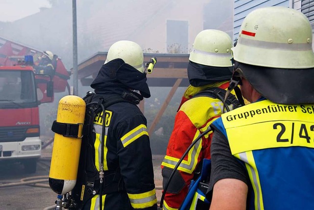 Feuerwehrleute bei einem Einsatz Ende Juli in Obereggenen  | Foto: Volker Mnch
