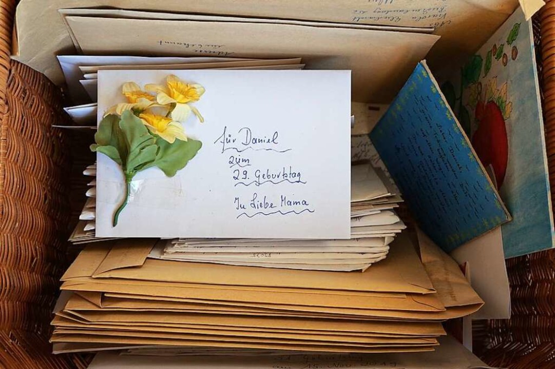 Einige der Briefe, die Karola Eberhard...cken konnte sie keinen einzigen davon.  | Foto: Fabian Sickenberger