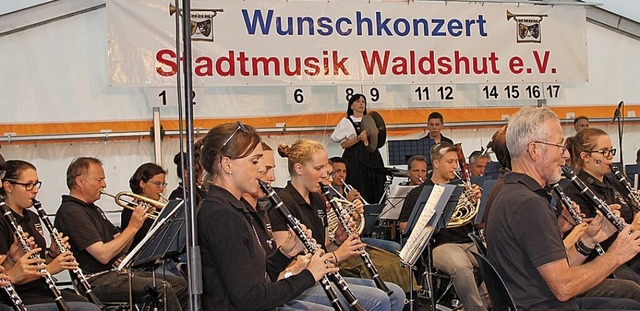 Die Stadtmusik Waldshut bei einem vergangenen  Wunschkonzert  | Foto: Manfred Dinort