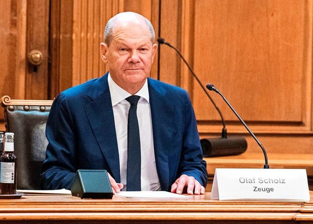 Bundeskanzler Olaf Scholz (SPD) am Fre...dem Cum-Ex-Untersuchungsausschuss aus.  | Foto: DANIEL BOCKWOLDT (AFP)