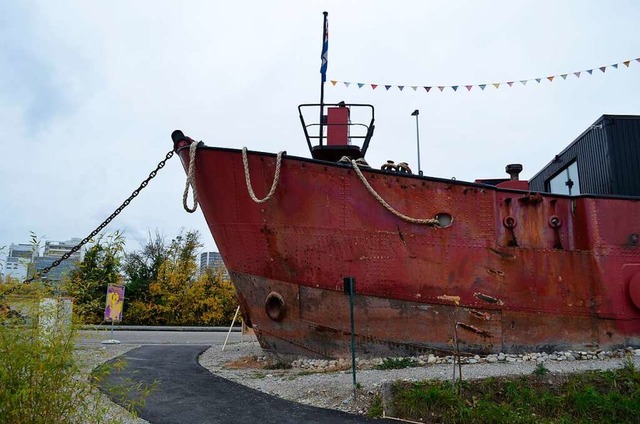 Das rote Schiff auf dem Klybeckareal a...ds wird es zur Bar und zum Restaurant.  | Foto: Savera Kang