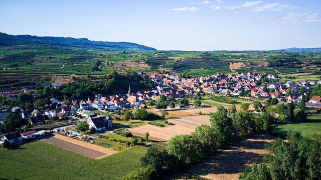 Btzingen am Ostrand des Kaiserstuhls ...liche Reize und wirtschaftliche Power.  | Foto: Hubert Gemmert