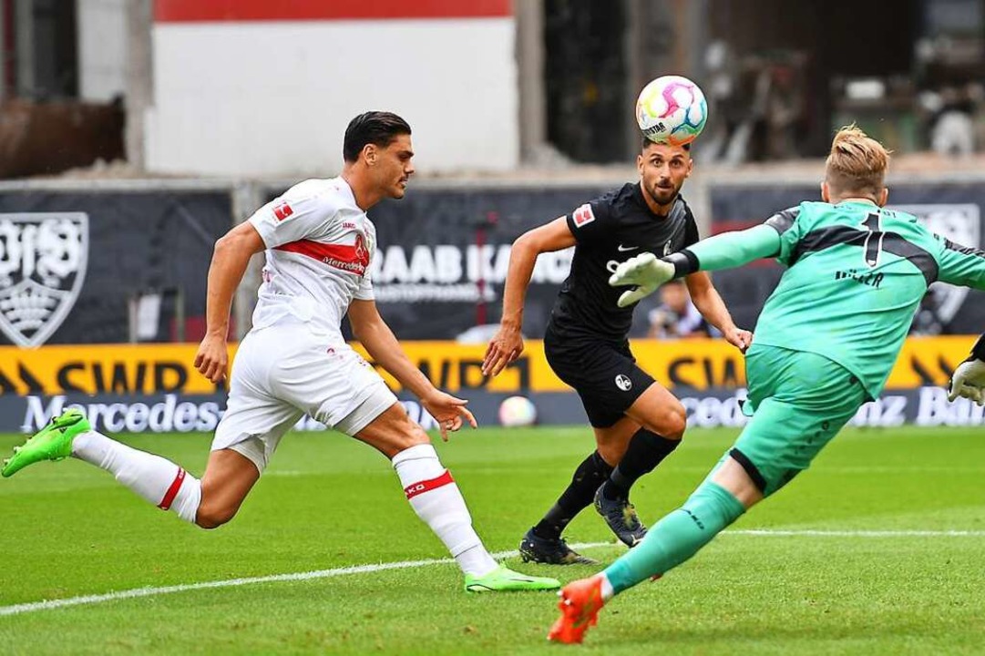 Dank Vincenzo Grifo (M.) gewinnt der S...Folge ein Duell mit dem VfB Stuttgart.  | Foto: Achim Keller