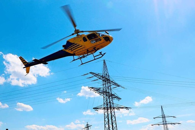 Alle zwei Jahre berprft die  ED Netz... per Helikopter (Archivbild aus 2020).  | Foto: Foto: ED Netze GmbH