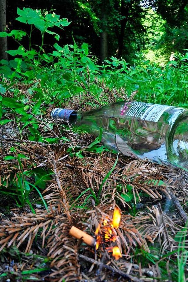 Ein Waldbrand kann durch weggeworfene Kippen oder Flaschen zufllig entstehen.  | Foto: Thomas Kunz