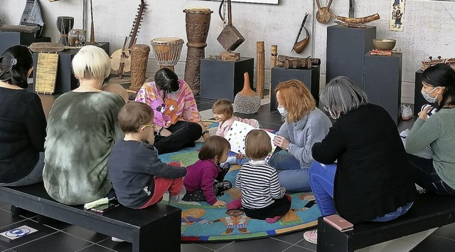 Leserunde mit Kleinkindern und Eltern beim  Kulturparcours 2021  | Foto: Photo Stadt Hningen