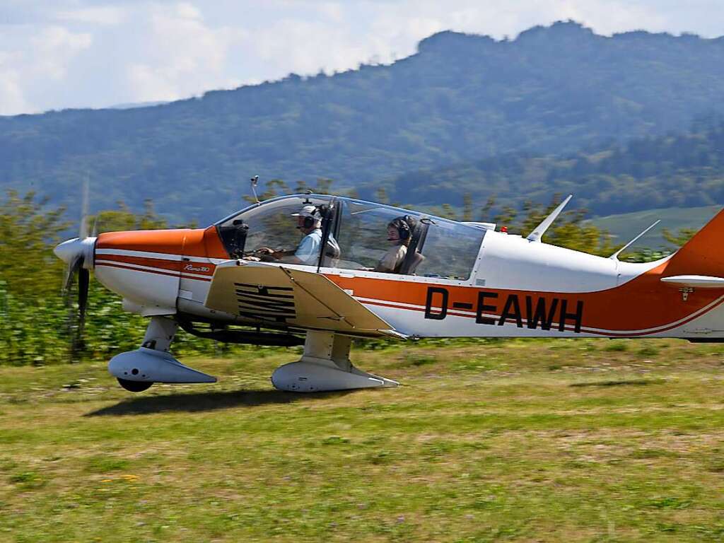 Sehr beliebt waren die Rundflge mit den viersitzigen Motorflugzeugen.