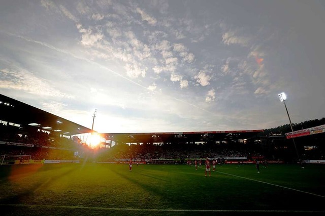 Der SC Freiburg gewinnt sein Testspiel... 2:0 (Symbolbild des Dreisamstadions).  | Foto: Philipp von Ditfurth (dpa)
