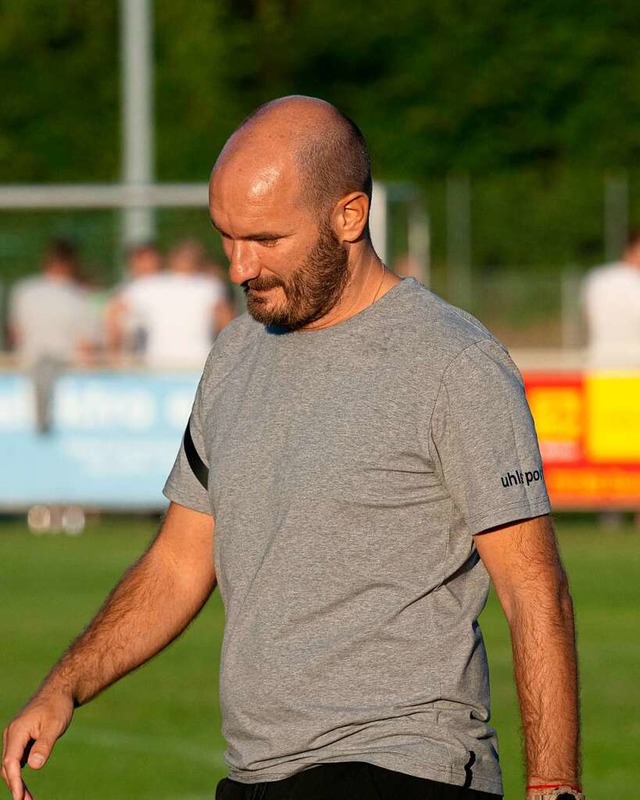 DJK-Trainer Benjamin Gallmann nachdenk...ch der Heimniederlage gegen berlingen  | Foto: Wolfgang Scheu