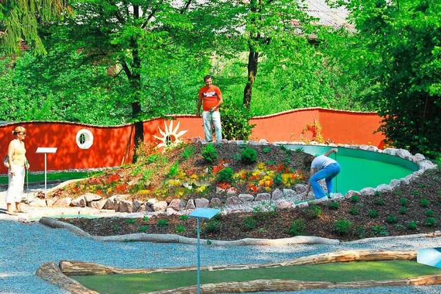 Faszinierend sind die Bahnen aus Naturmaterialien wie hier die Duftspirale.  | Foto: Silvia Echle (Adventure Mini.Golf.Park)