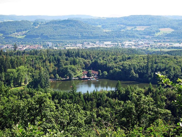 Viele schne Ausblicke, wie vom Rthek... den Bergsee, bietet die Rundwanderung  | Foto: David Booth