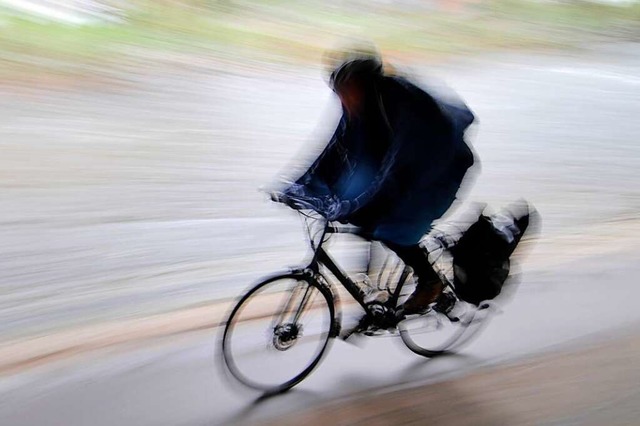 Weil es stark regnete, wurde ein Fahrradfahrer bersehen.  | Foto: Siegfried Gollrad