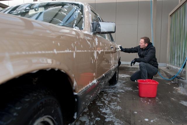 Glänzend sauber: So waschen Sie das Auto wie ein Profi