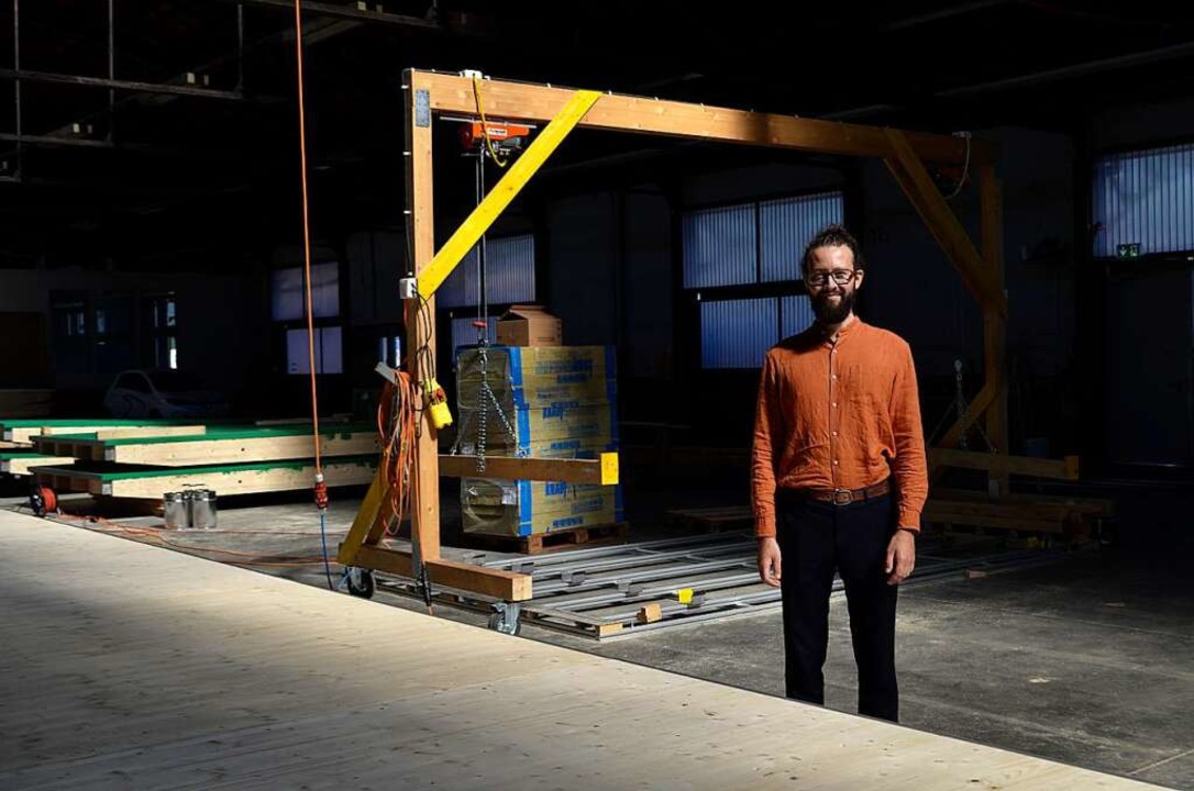 An der Produktionsstrae fr die Modul...: Blint Csontos, Mitgrnder von Urb-X  | Foto: Savera Kang