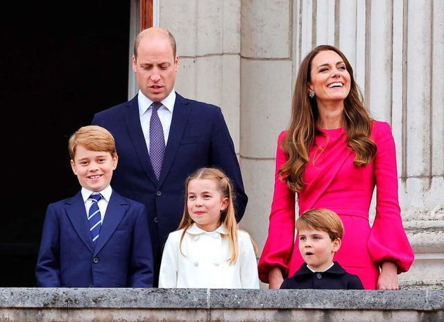 Prinz William und Herzogin Kate mit Pr...ssin Charlotte (7) und Prinz Louis (4)  | Foto: Chris Jackson (dpa)