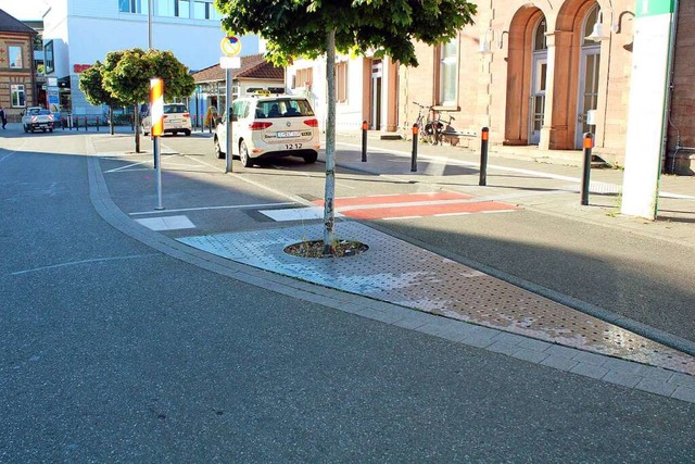 Die Arbeiten zum neuen Blindenleitsystem am  Bahnhof sind abgeschlossen.  | Foto: Stadt Emmendingen