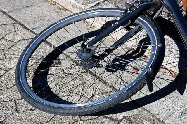 Hohe Bordsteinkanten knnen fr Radfahrer gefhrlich werden.  | Foto: Thomas Kunz