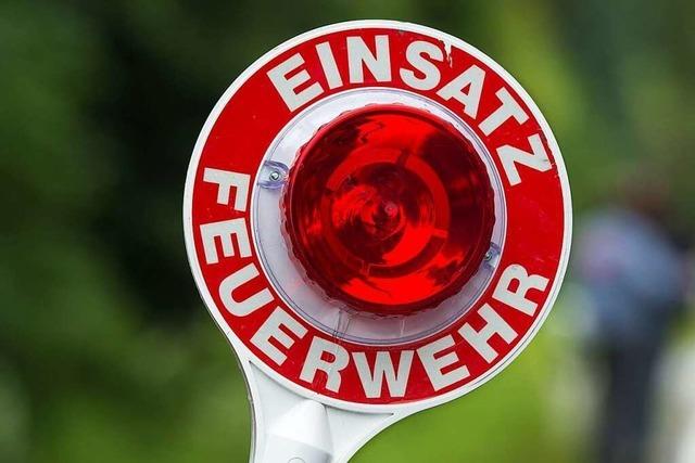 Feuerwehr lscht Brand in Oberrimsingen