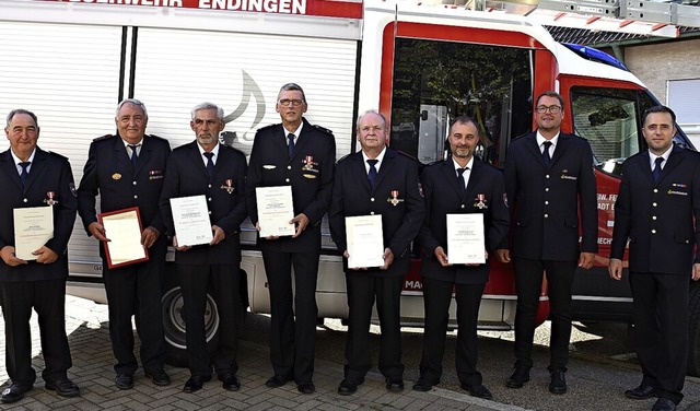 Die Geehrten der Feuerwehr Kiechlinsbe... rechts Sven Mangel und Heiko Stertz.   | Foto: Roland Vitt