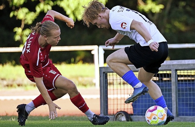 Fr Konstantin Fries (rechts) und den ...zheim um den Einzug ins Viertelfinale.  | Foto: Wolfgang Knstle