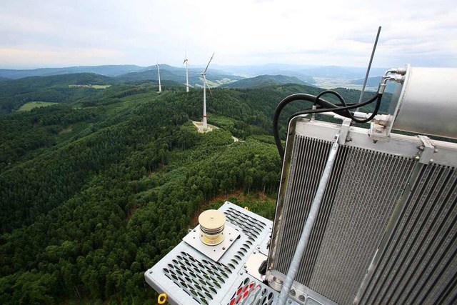 Die Rotoren der vier Windkraftanlagen auf dem Kambacher Eck  | Foto: Christoph Breithaupt