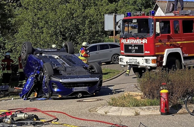 Ein Unfall mit zwei Schwerverletzten ereignete sich am Dienstag in Hochsal.  | Foto: Feuerwehr Laufenburg