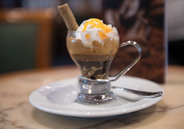 Wenn aus Kaffee ein Dessert oder Cocktail wird.  | Foto: Andrea Warnecke/dpa-tmn