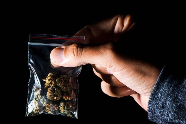In drei Fllen soll der Angeklagte Marihuana verkauft haben.  | Foto: nito  (stock.adobe.com)