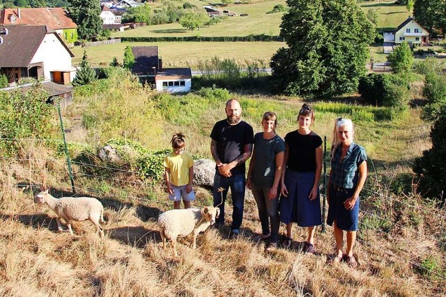 Sie wollen Landelins Garten einrichten...ber, Gretje Treiber und Linda Treiber.  | Foto: Juliana Eiland-Jung