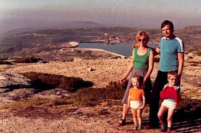 Buchhndlerin Kirsten Pieper erinnert ... Eltern und Bruder Holger in Portugal.  | Foto: privat