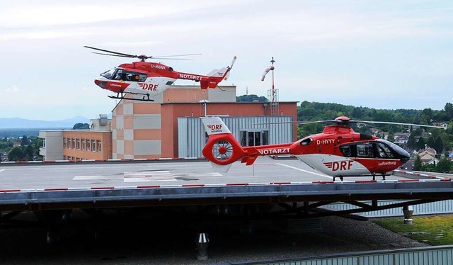 Seltenes Bild: Gleich zwei Rettungshub...13 gleichzeitig das Klinikum Lahr an.   | Foto: Wolfgang Knstle