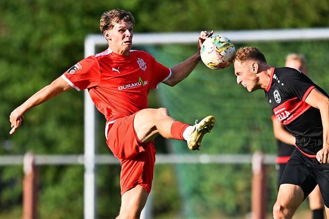 Angreifer David Tritschler (links) ste... in der Oberliga bei der TSG Backnang.  | Foto: Achim Keller