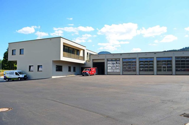 Das neue Rettungszentrum in Elzach vor...g mit acht Garagen fr die Feuerwehr.   | Foto: Nikolaus Bayer
