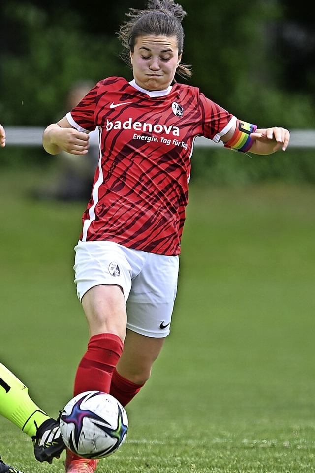 Seit zehn Jahren im Verein: Leonie Lor...pitnin beim SC Freiburg II (rechts).   | Foto: Achim Keller