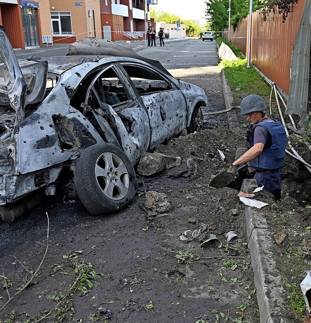 Mindestens 689  Menschen in der Ukrain... heimtckischen Sprengkrper geworden.  | Foto: SERGEY BOBOK