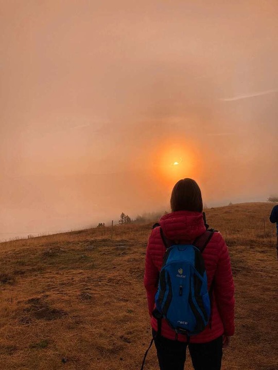 BZ-Redakteurin Sarah Trinler genießt den Sonnenaufgang.  | Foto: Melanie Licht