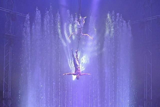 In Freiburg zeigt der Zirkus Charles Knie eine spektakuläre Licht- und Wassershow