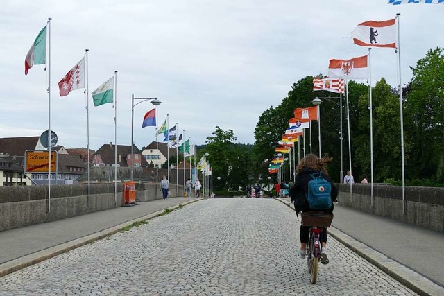 Auf der alten Rheinbrcke kam es zu ei...ichen Auseinandersetzung (Archivbild).  | Foto: Elena Borchers