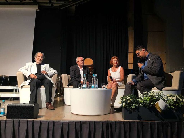 Eine Gesprchsrunde gab Einblick in di...nelia Rsner und Moderator Dario Rago.  | Foto: Hannah Steiert