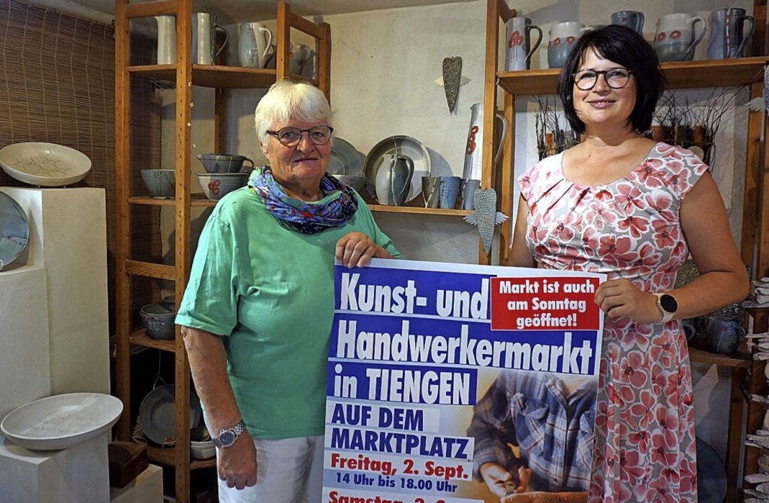 Mitorganisatorin Irene Meier (links) v...t Tiengen  freuen sich auf den Markt.   | Foto:  